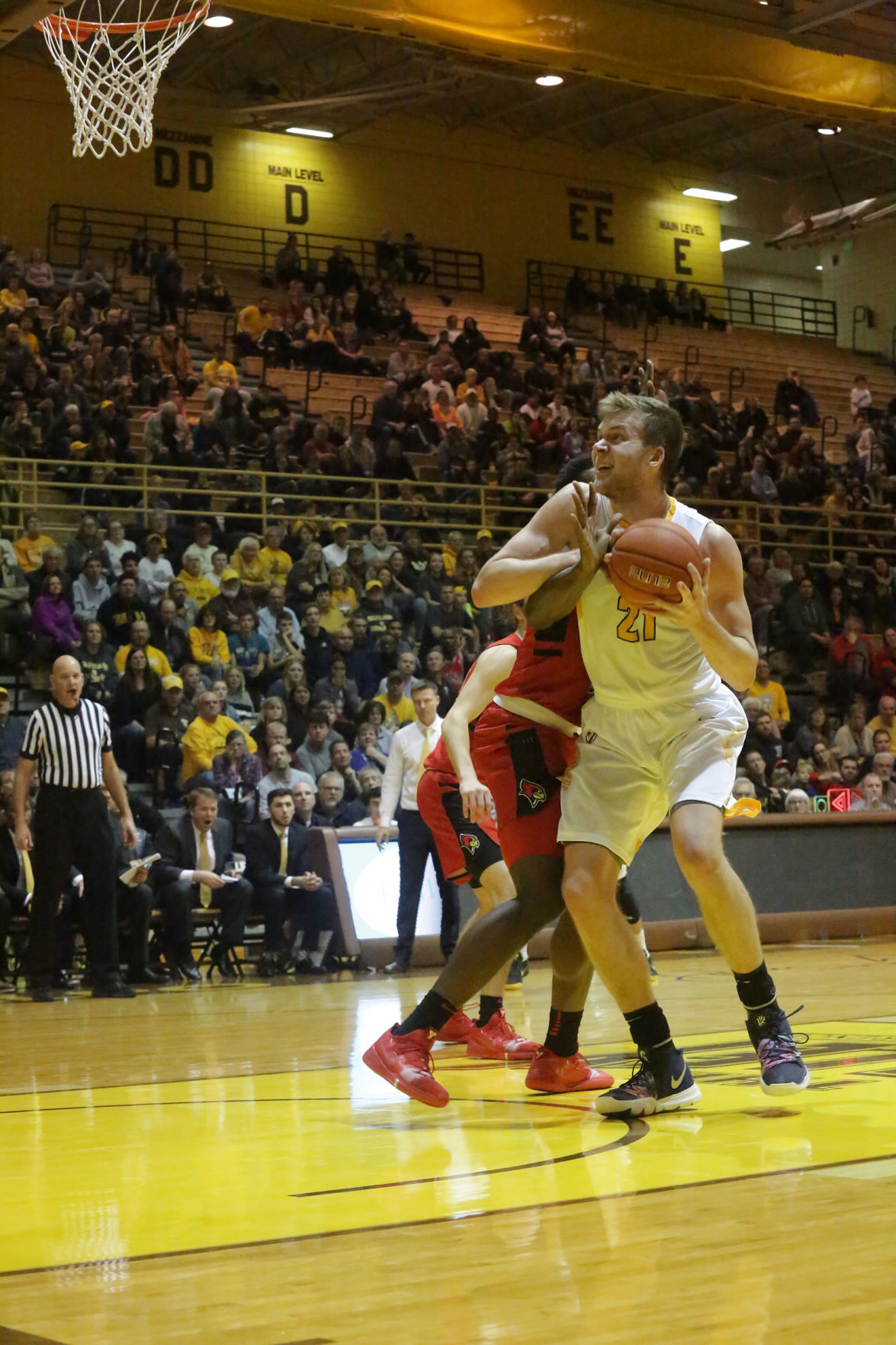 Valparaiso University beats Illinois State in men's basketball